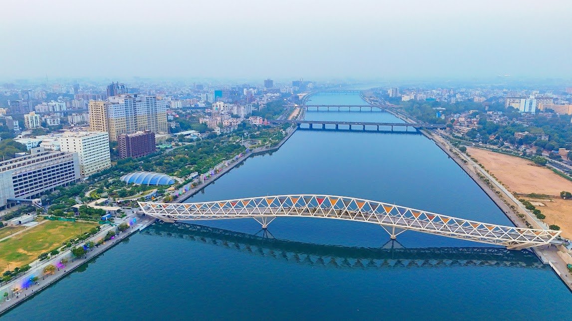 Udaipur to Ahmedabad Taxi